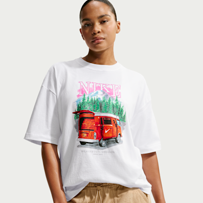 Nike Sportswear Classic Women's Oversized T-Shirt. Nike.com